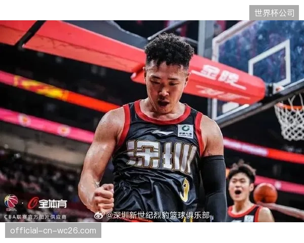 贺希宁赛季数据全面爆发，以本土顶级得分后卫的表现率领深圳男篮追平队史常规赛最佳战绩。